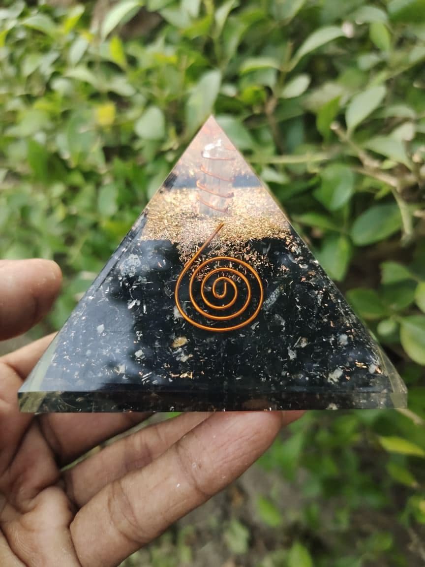 Black pyramid